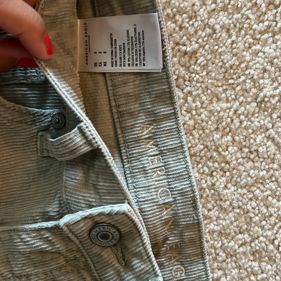 AMERICAN EAGLE green corduroy shorts size 0 - Picture 2 of 3